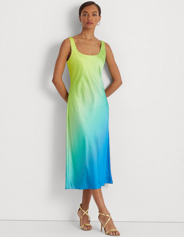 Slip Dress dengan Efek Ombre yang Menarik
